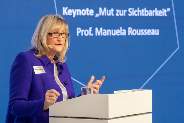 Prof. Manuela Rousseau, stellvertretende Aufsichtsratsvorsitzende/Senior Advisor Global Diversity & Inclusion Beiersdorf AG & Autorin