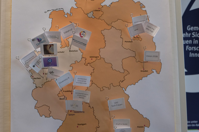 Eine Deutschlandkarte, auf der alle Projekte markiert sind.